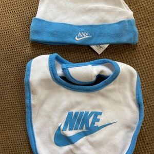 Nike Matching Hat & Bib
